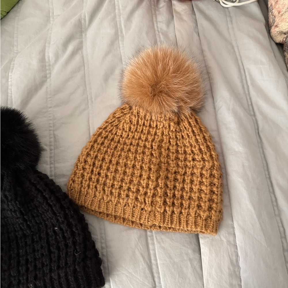 Kyi Kyi Black Knit Beanie with Pom Pom (2 hats) - Picture 4 of 4